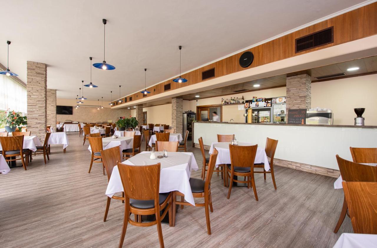 Patria Hotel Trutnov Bagian luar foto