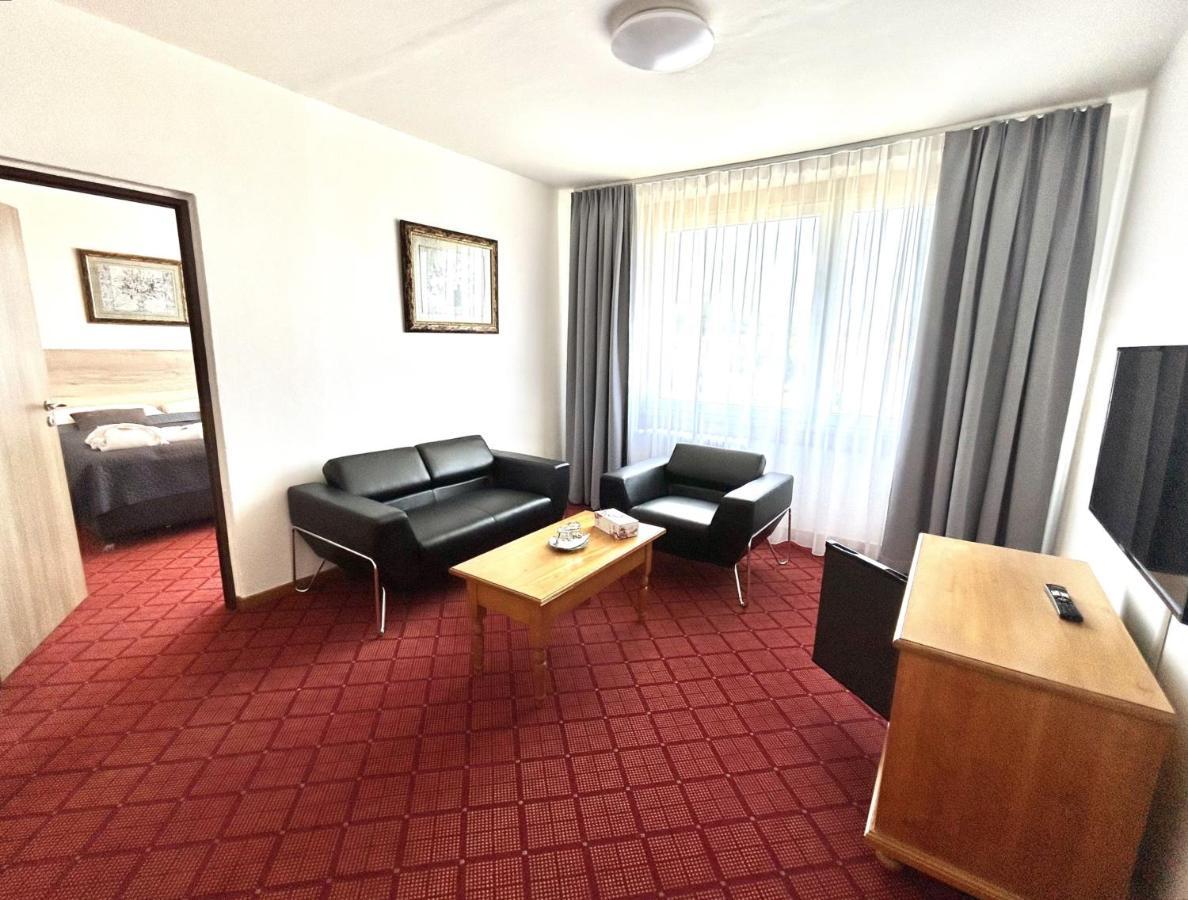 Patria Hotel Trutnov Bagian luar foto