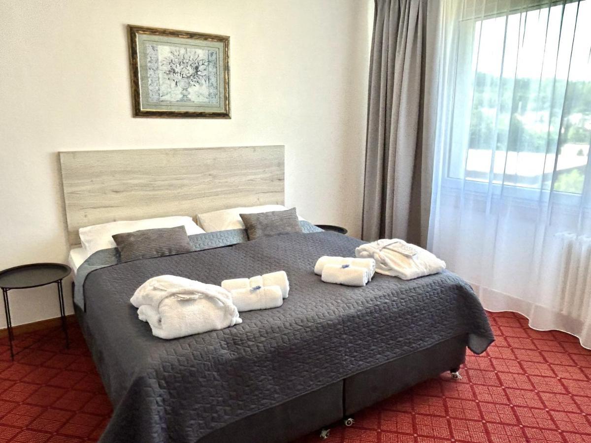 Patria Hotel Trutnov Bagian luar foto