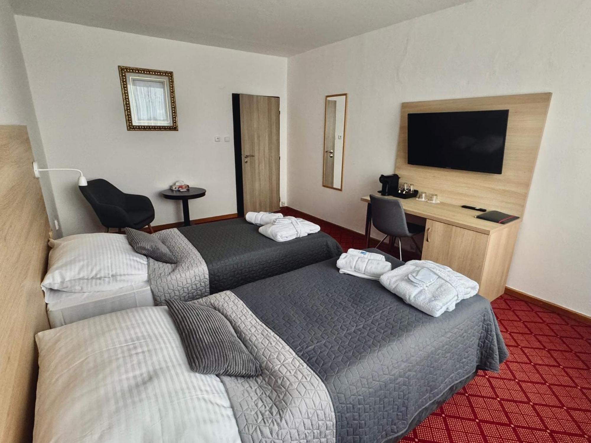 Patria Hotel Trutnov Bagian luar foto