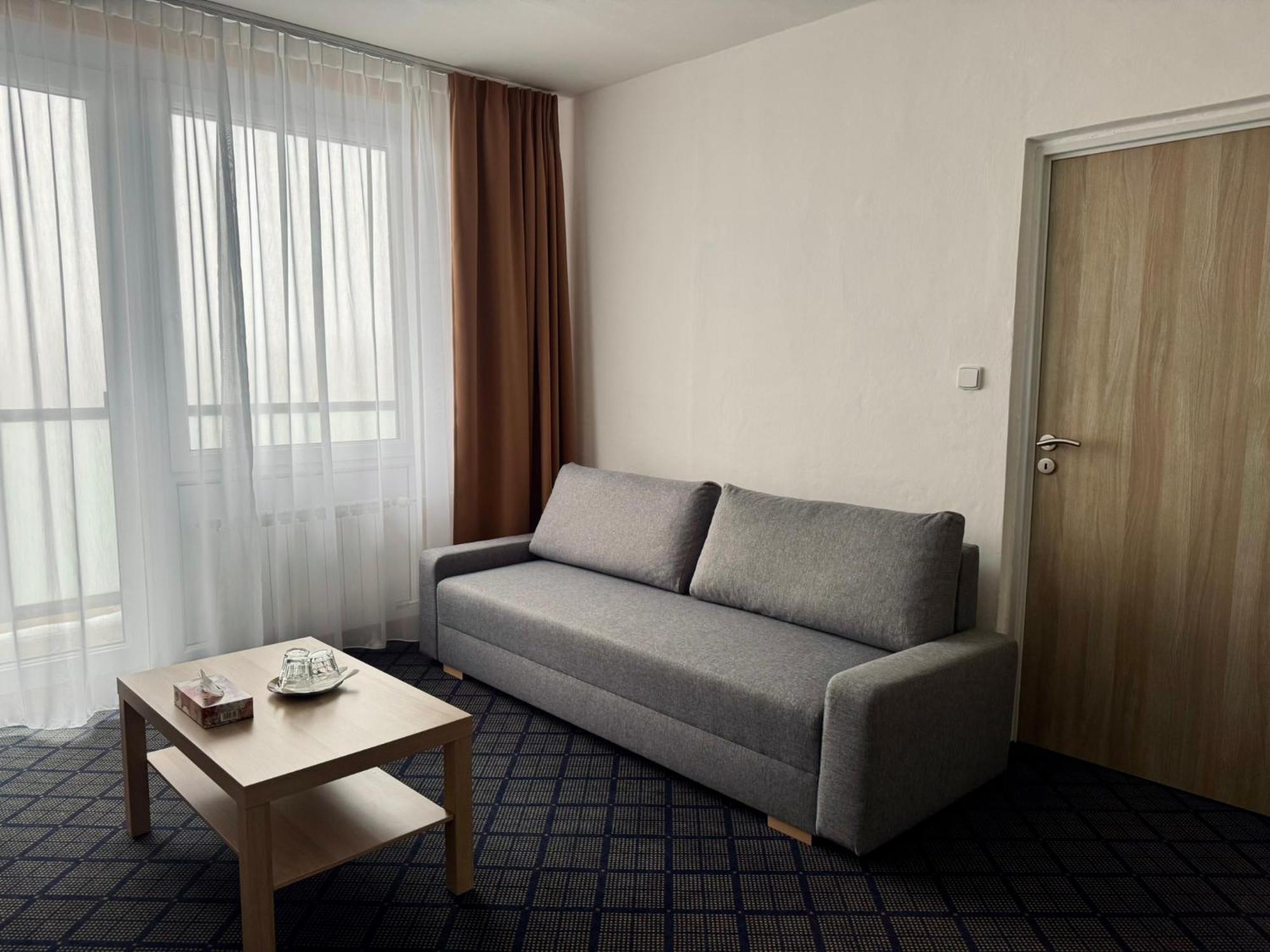 Patria Hotel Trutnov Bagian luar foto