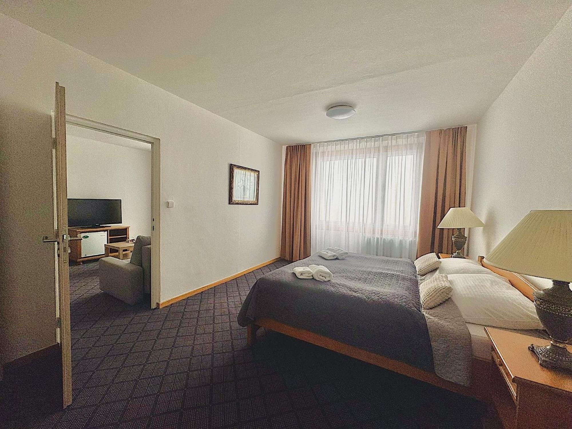 Patria Hotel Trutnov Bagian luar foto