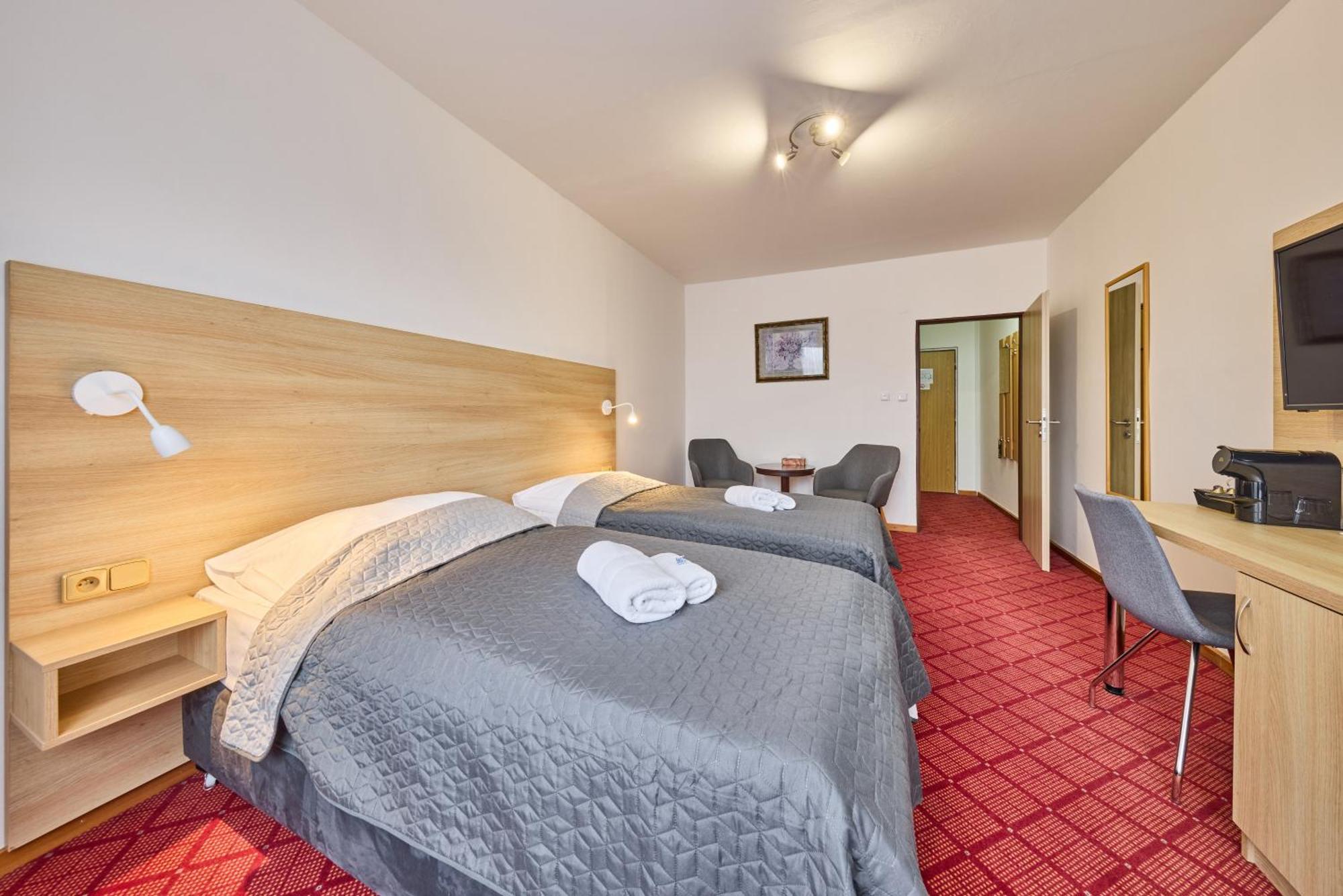 Patria Hotel Trutnov Bagian luar foto