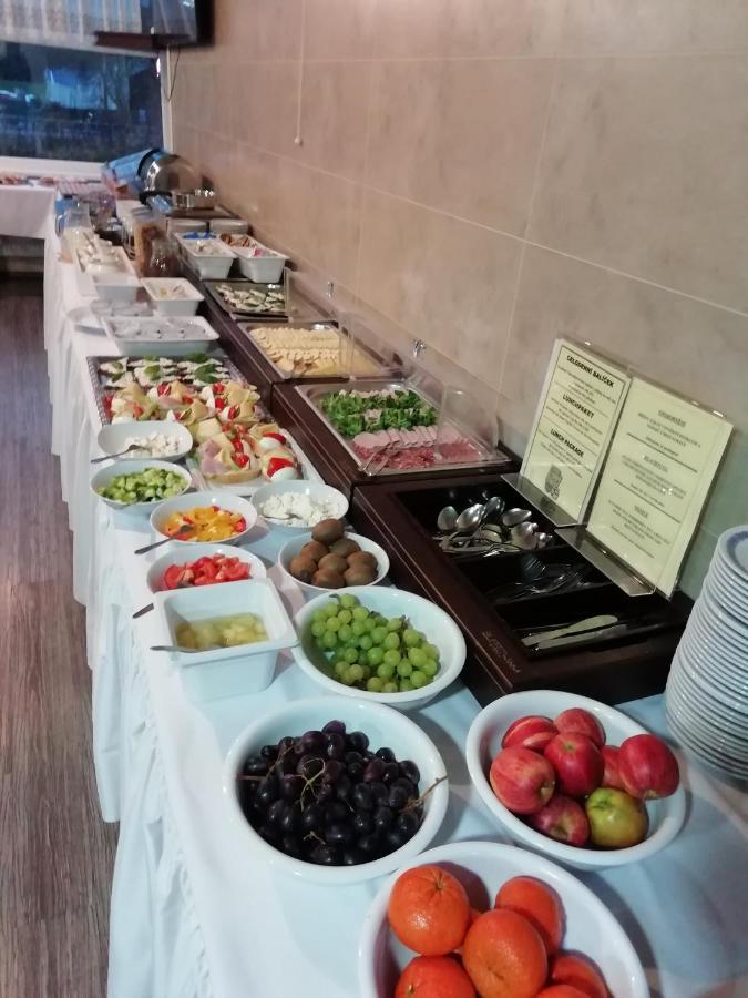 Patria Hotel Trutnov Bagian luar foto